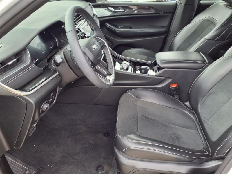 2023 Jeep Grand Cherokee L AltitudeImage 17