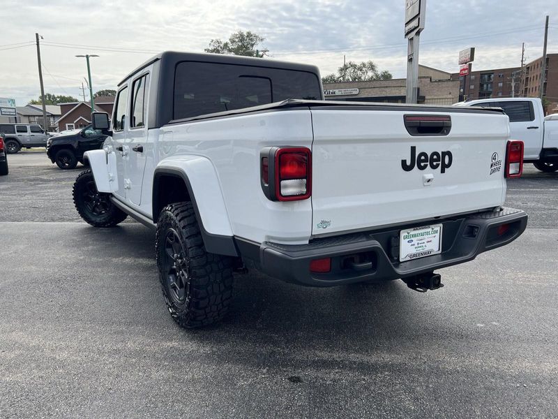 2021 Jeep Gladiator Willys photo 11