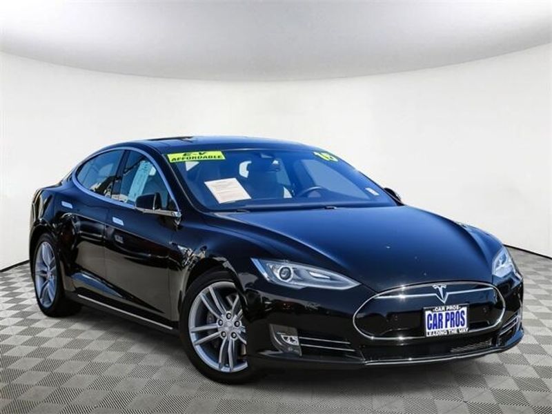 2015 Tesla Model S 70DImage 2