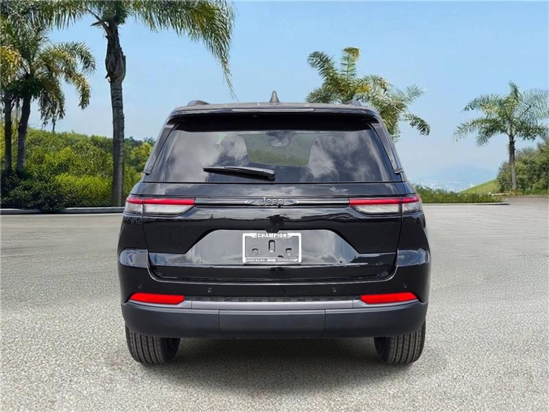 New 2026 Jeep Grand Cherokee Laredo Altitude 4x2
