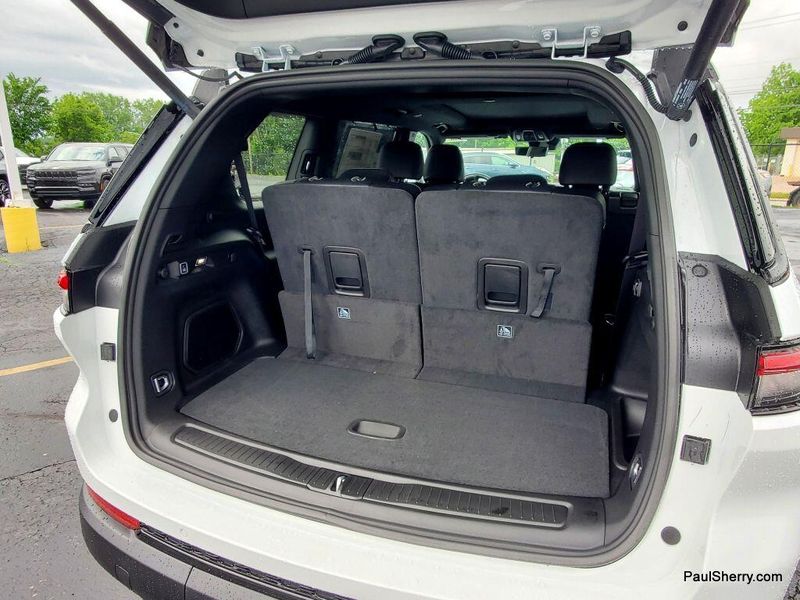 2025 Jeep Grand Cherokee L Limited 4x4Image 14