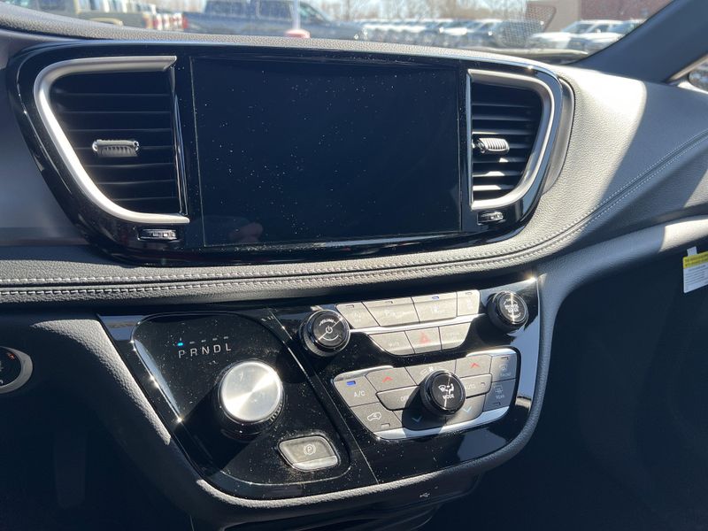 New 2026 Chrysler Pacifica SelectImage 20