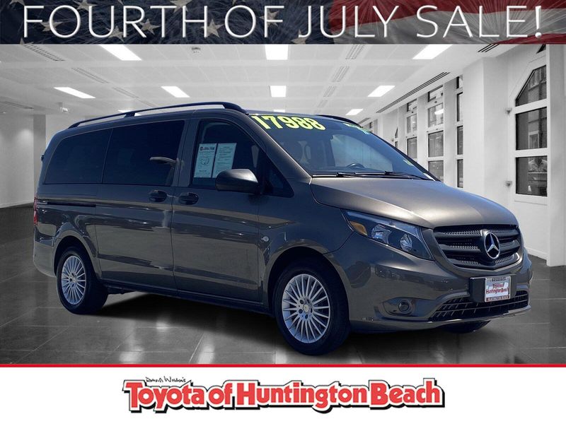 2017 Mercedes-Benz Metris Passenger Van PassengerImage 1