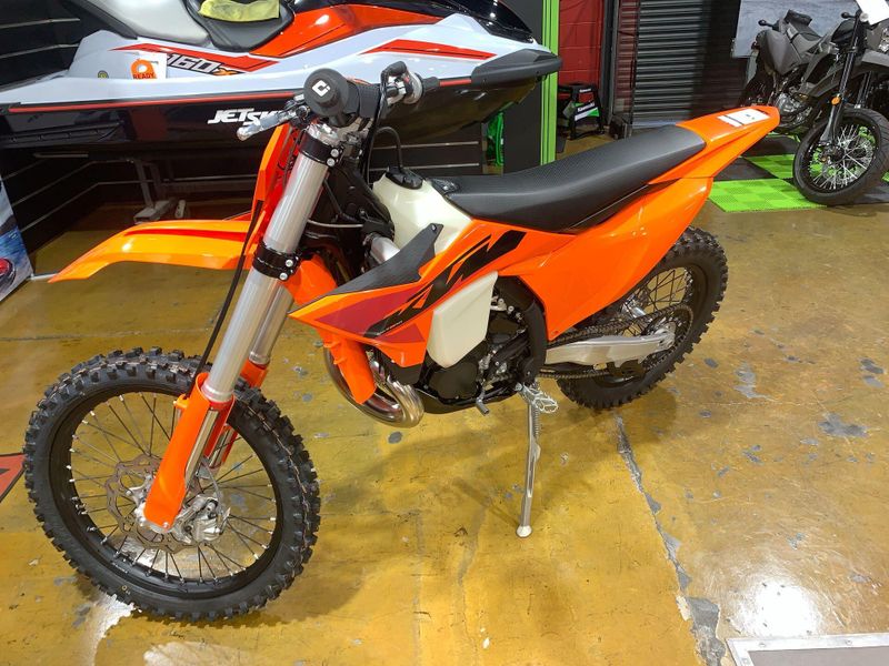 2025 KTM 300 XC Image 15