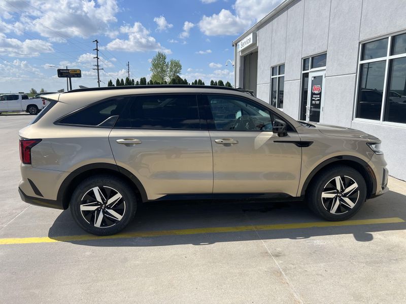 2021 Kia Sorento SImage 2