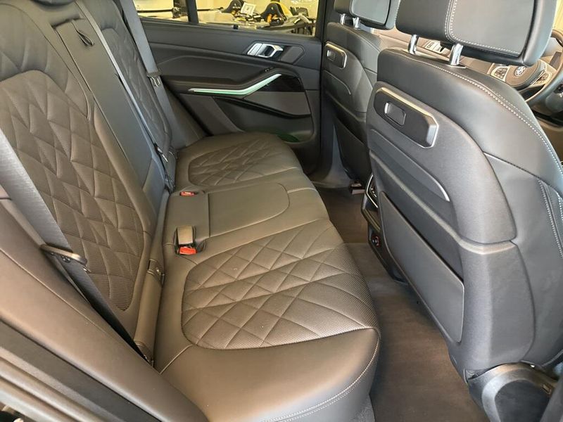 2025 BMW X5 xDrive40i M PACKAGE