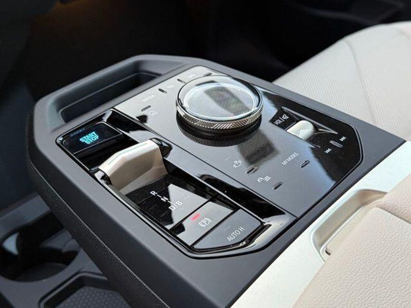 New 2026 BMW iX xDrive45Image 23