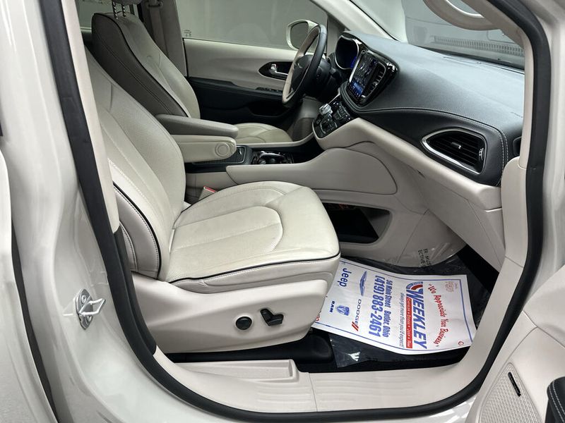 Used 2021 Chrysler Pacifica LimitedImage 15