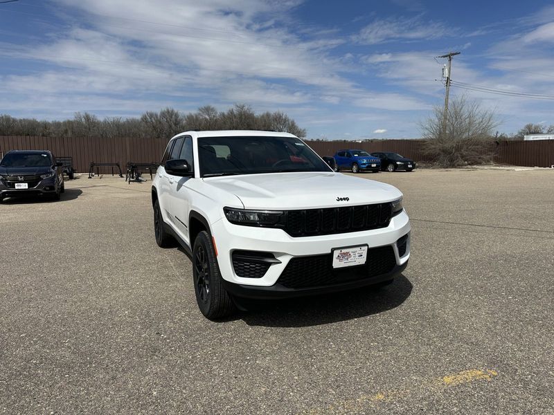 2024 Jeep Grand Cherokee Altitude X 4x4Image 2