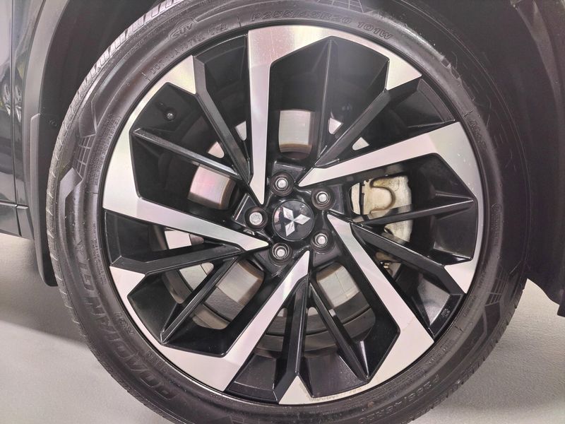 Used 2023 Mitsubishi Outlander PHEV SEL AWD 40th Anniv w/Sunroof/NavImage 34