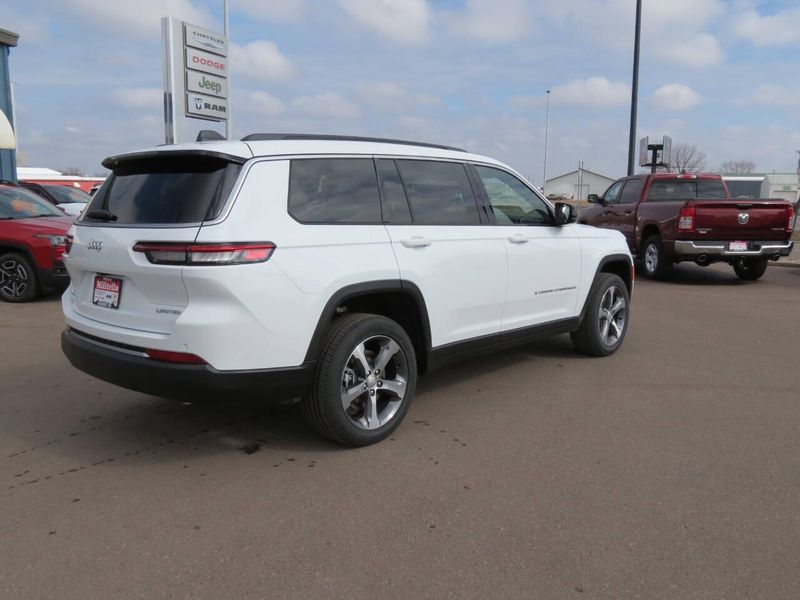 New 2026 Jeep Grand Cherokee L Limited 4x4Image 4