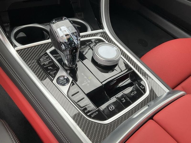 2025 BMW 8 Series M850i xDriveImage 24