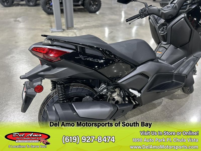 2025 Yamaha Xmax Image 3