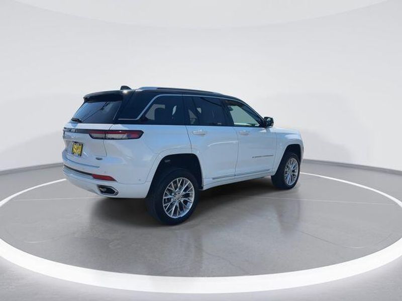 Used 2022 Jeep Grand Cherokee Summit 4xeImage 8