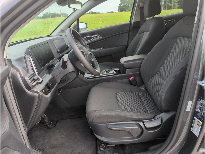 Used 2024 Kia Sportage LXImage 10