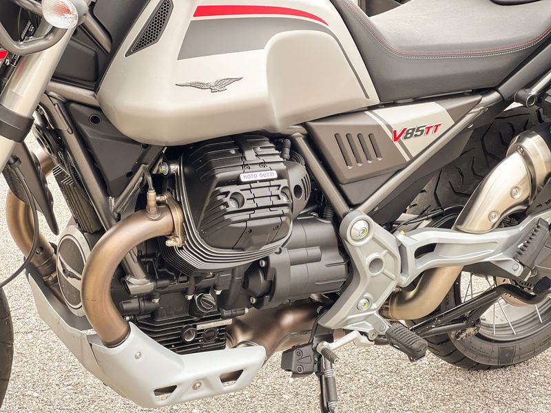 2022 Moto Guzzi V85 TTImage 5