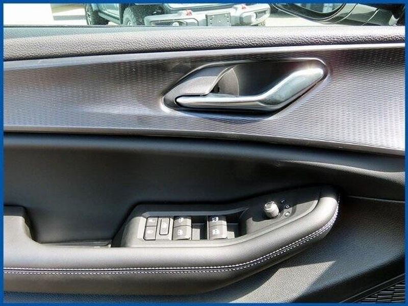 New 2025 Jeep Grand Cherokee Altitude XImage 12