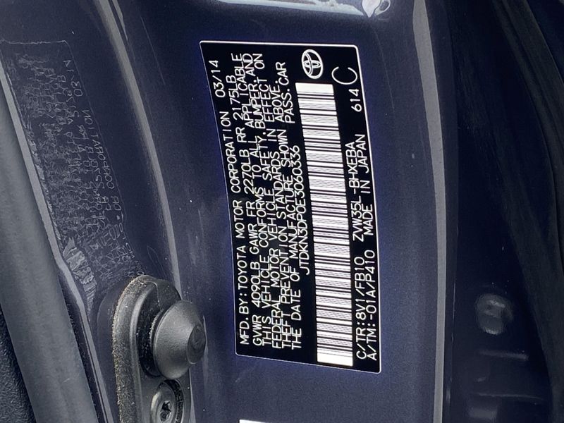 2014 Toyota Prius Plug-In BaseImage 30