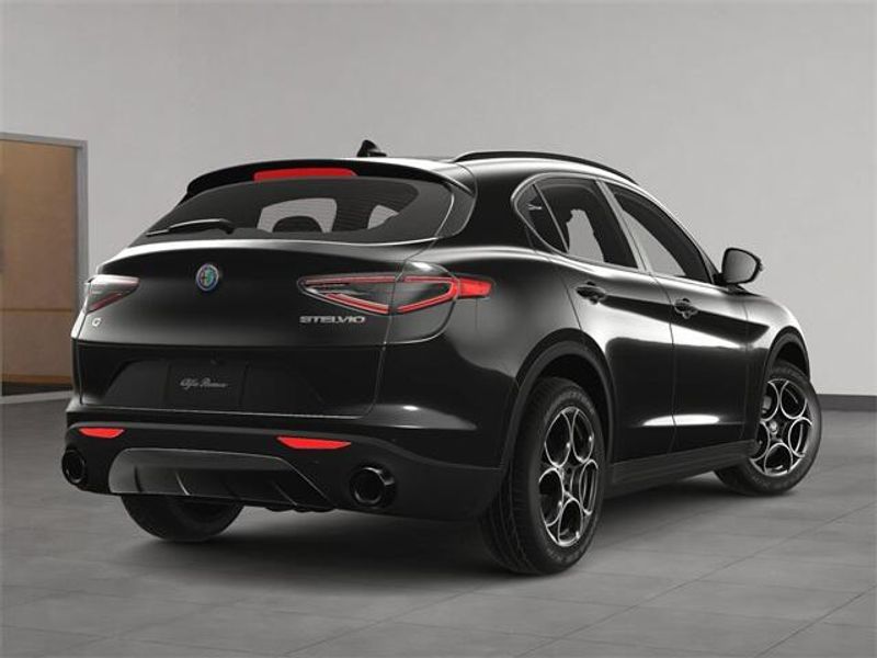 2025 Alfa Romeo Stelvio Sprint photo 5