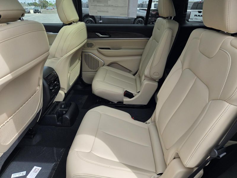 New 2026 Jeep Grand Cherokee L Limited 4x2