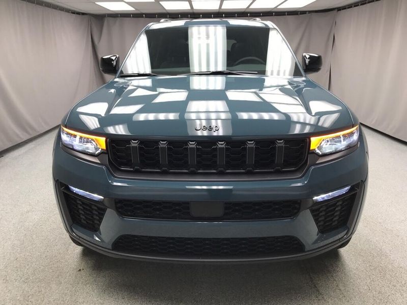 New 2026 Jeep Grand Cherokee L Limited 4x4Image 19