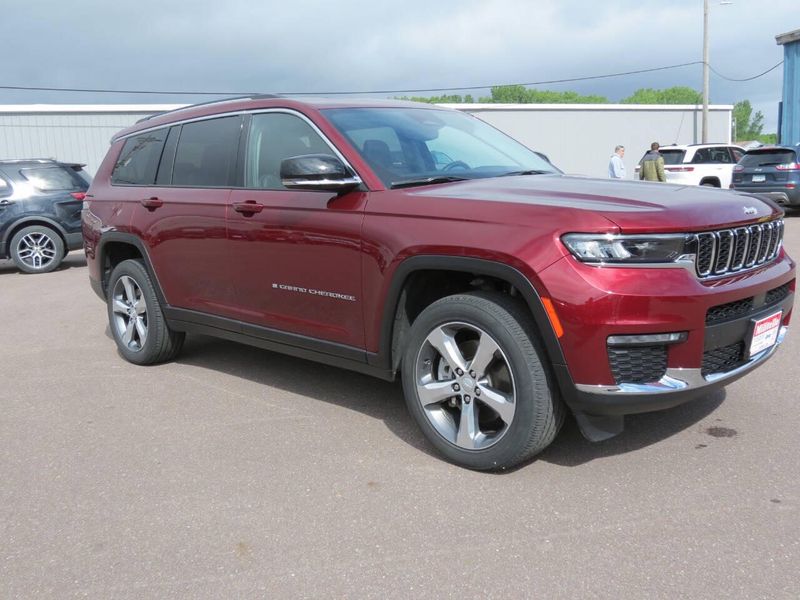2022 Jeep Grand Cherokee L Limited 4x4 4dr SUVImage 8