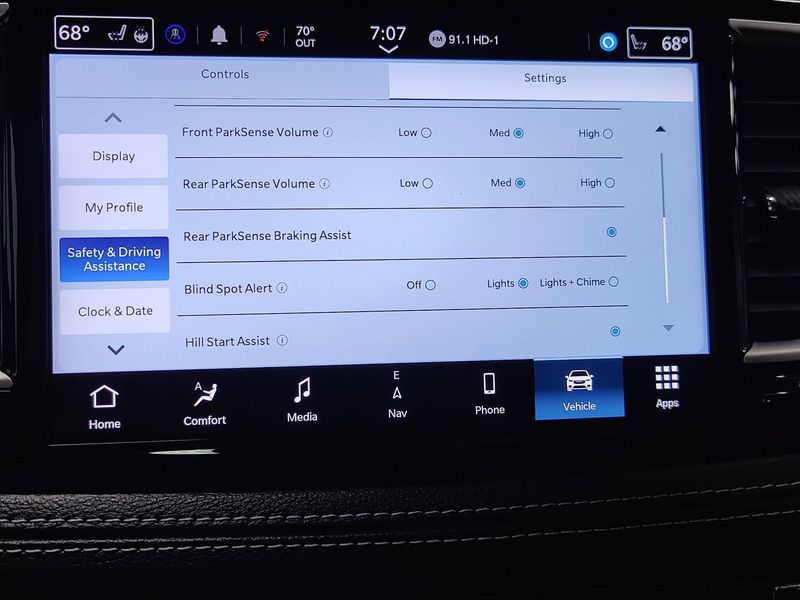 2024 Chrysler Pacifica Limited AWD w/Safety SphereImage 11
