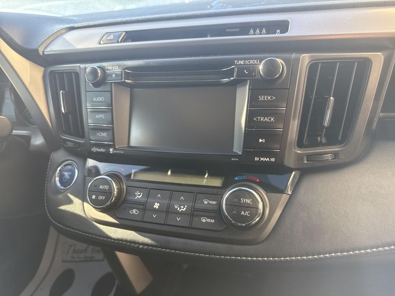 Used 2018 Toyota RAV4 Hybrid XLEImage 19