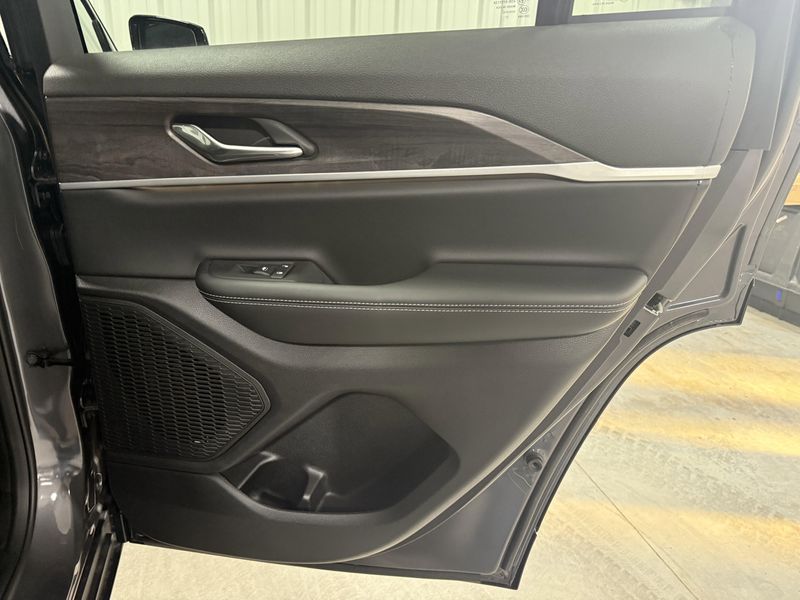 New 2025 Jeep Grand Cherokee Limited 4x4Image 12