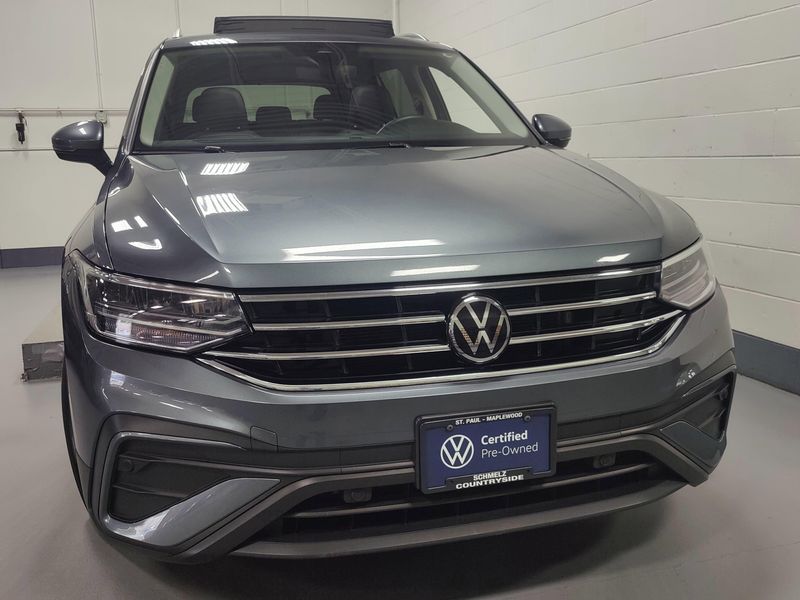 Used 2022 Volkswagen Tiguan SE AWD w/SunroofImage 2