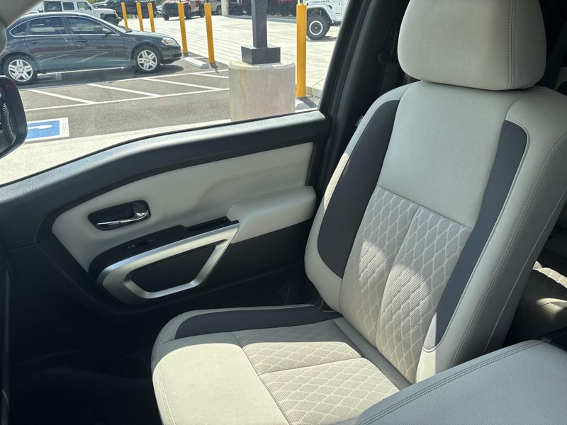 Used 2024 Nissan Titan SVImage 26