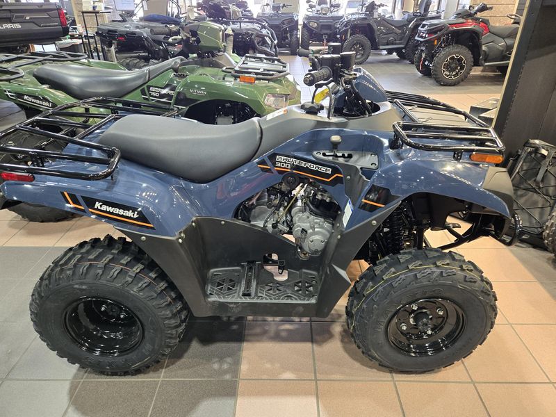 2025 Kawasaki BRUTE FORCE 300 GRAYISH BLUEImage 2