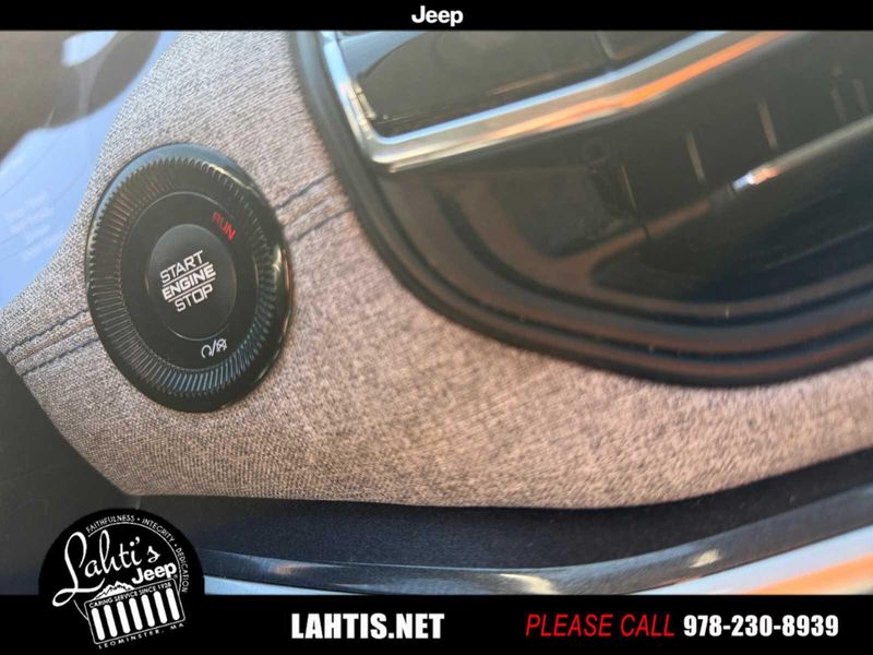 2022 Jeep Compass Latitude photo 16