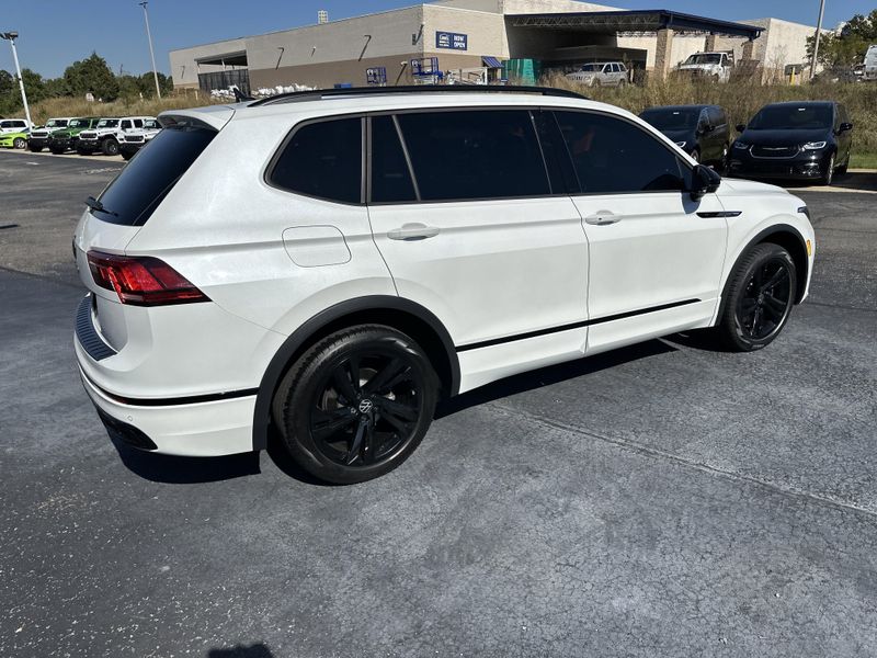 Used 2023 Volkswagen Tiguan SE R-Line BlackImage 7