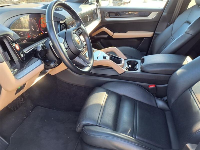 Used 2024 Porsche Cayenne Coupe BaseImage 14