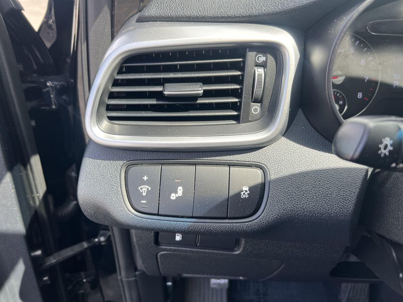 2019 Kia Sorento LXImage 12