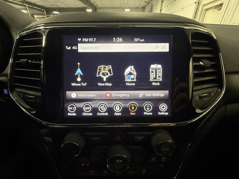 Used 2021 Jeep Grand Cherokee Laredo XImage 32