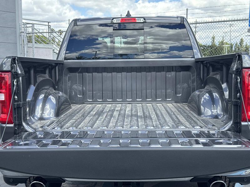 New 2026 RAM 1500 Big Horn Crew Cab 4x2 5'7' Box
