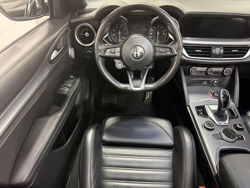 Used 2023 Alfa Romeo Stelvio VeloceImage 8