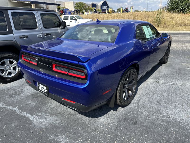 2018 Dodge Challenger SXT Plus photo 8