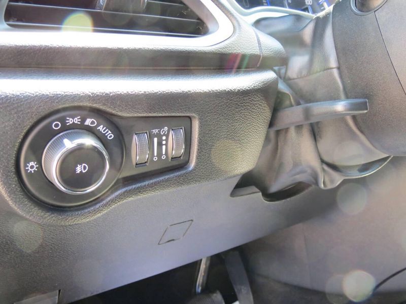 Used 2020 Chrysler Pacifica Touring 4dr Mini VanImage 13