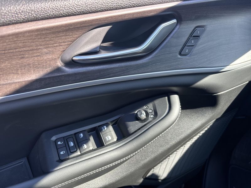 New 2025 Jeep Grand Cherokee Limited 4x4Image 26