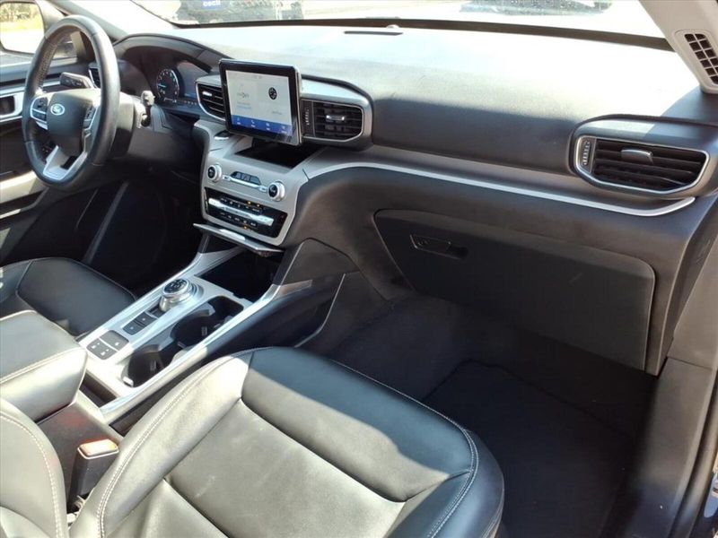2023 Ford Explorer XLT photo 4