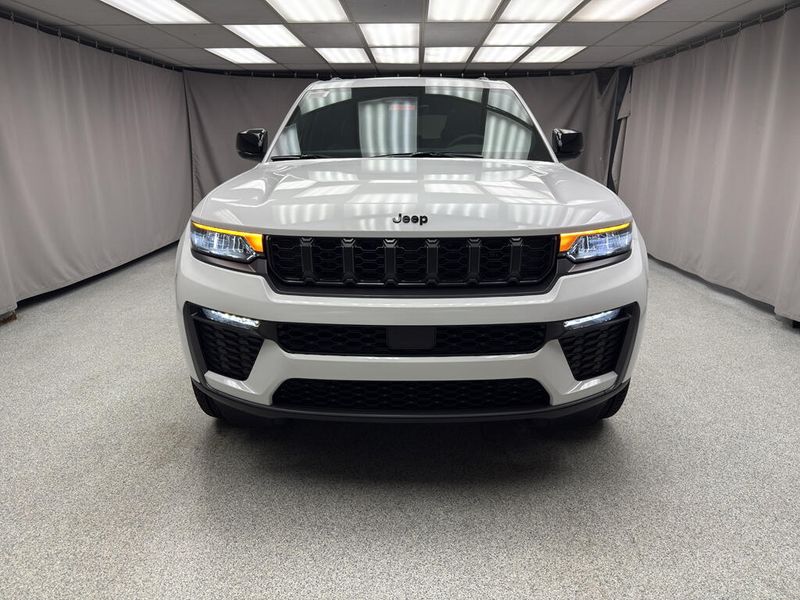 New 2026 Jeep Grand Cherokee Limited 4x4Image 5