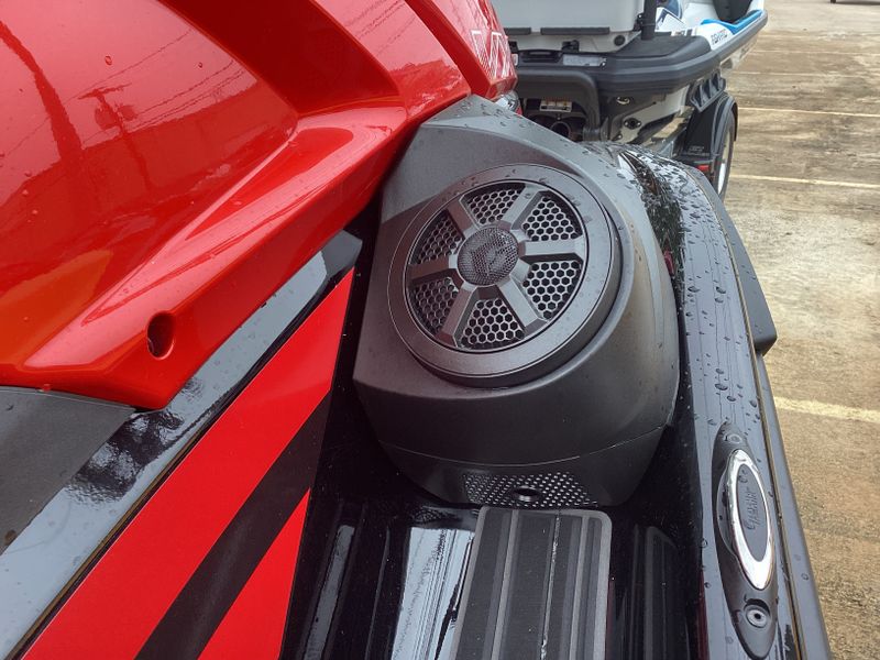 2024 Yamaha WAVERUNNER VX LIMITED TORCH RED AND BLACK Image 5