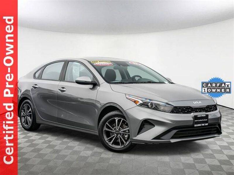 Used 2023 Kia Forte LXSImage 2