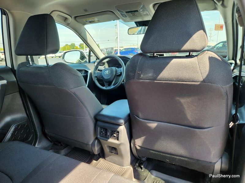 2024 Toyota RAV4 Hybrid LE photo 40