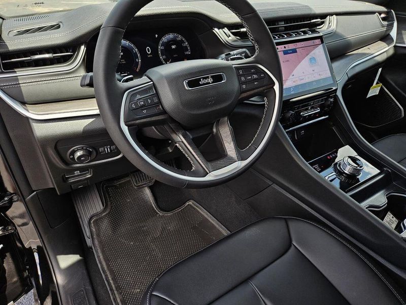 2025 Jeep Grand Cherokee L Limited 4x4Image 25