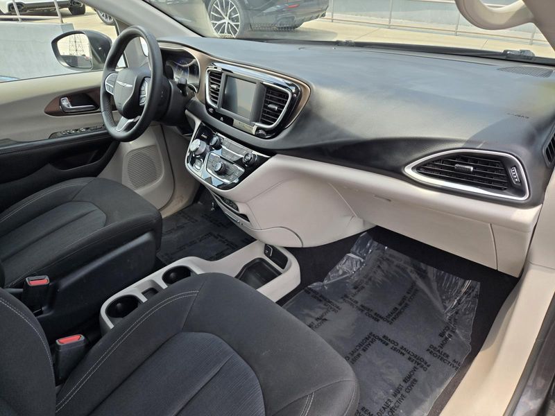 Used 2022 Chrysler Voyager LX FWD
