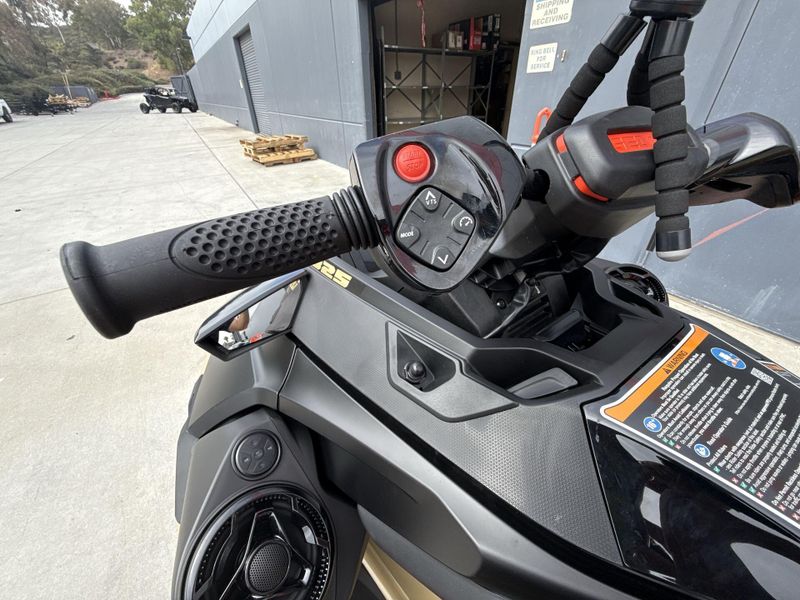 2025 Sea-Doo RXT-X 325 (SOUND SYSTEM) Image 11